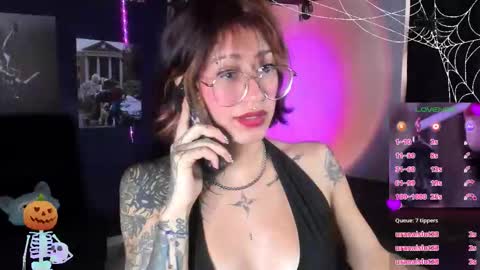Snapshot of succubus_girl_ chatting on 10-04-25, 04:05 Alexy online show from 10-04-25, 04:05