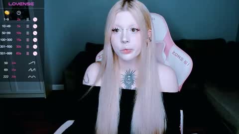 Snapshot of succubus_leslie chatting on 09-28-25, 11:43 succubus_leslie online show from 09-28-25, 11:43