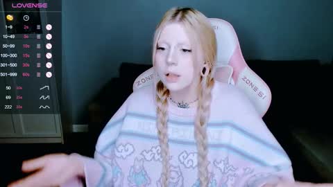 Snapshot of succubus_leslie chatting on 10-04-25, 10:41 succubus_leslie online show from 10-04-25, 10:41