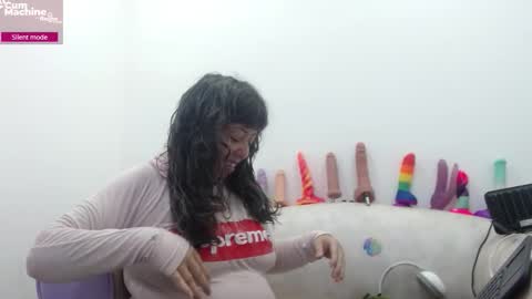 Snapshot of sucker_drool chatting on 02-17-26, 12:23 Sucky online show from 02-17-26, 12:23