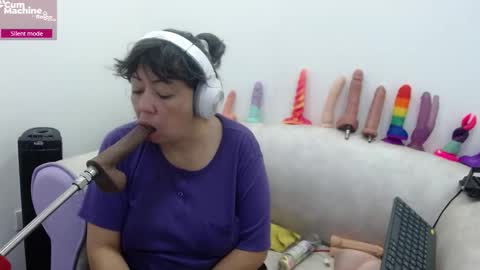 Snapshot of sucker_drool chatting on 02-28-26, 12:17 Sucky online show from 02-28-26, 12:17