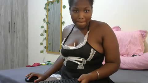 Snapshot of sucker_queen chatting on 12-11-24, 12:12 Beverly online show from 12-11-24, 12:12