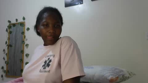 Snapshot of sucker_queen chatting on 12-20-24, 07:17 Beverly online show from 12-20-24, 07:17