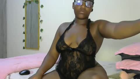 Snapshot of sucker_queen chatting on 01-23-25, 03:32 Beverly online show from 01-23-25, 03:32