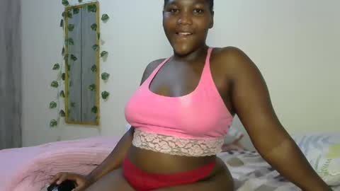 Snapshot of sucker_queen chatting on 02-06-25, 12:22 Beverly online show from 02-06-25, 12:22