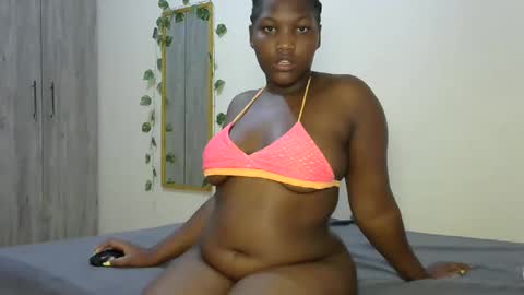 Snapshot of sucker_queen chatting on 02-28-25, 09:23 Beverly online show from 02-28-25, 09:23