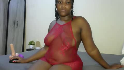 Snapshot of sucker_queen chatting on 09-25-25, 09:07 Beverly online show from 09-25-25, 09:07