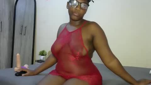 Snapshot of sucker_queen chatting on 10-02-25, 11:23 Beverly online show from 10-02-25, 11:23