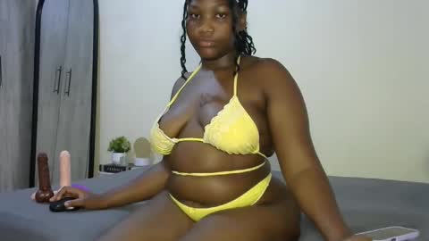 Snapshot of sucker_queen chatting on 10-04-25, 01:42 Beverly online show from 10-04-25, 01:42