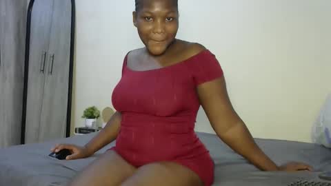 Snapshot of sucker_queen chatting on 10-13-25, 09:48 Beverly online show from 10-13-25, 09:48