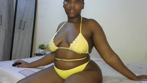 Snapshot of sucker_queen chatting on 10-27-25, 06:28 Beverly online show from 10-27-25, 06:28