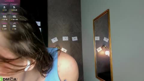 Snapshot of suee_larson chatting on 06-08-26, 01:28 Sue online show from 06-08-26, 01:28