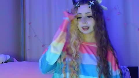 Snapshot of suemeow chatting on 10-23-25, 09:13 Sue online show from 10-23-25, 09:13
