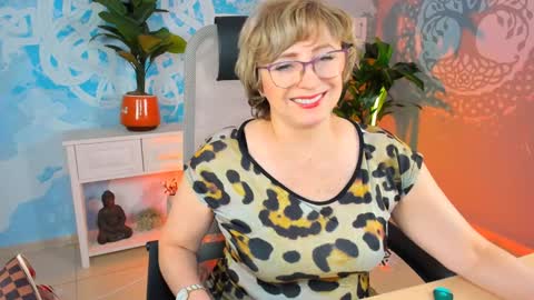 Vivien online show from 12-28-24, 09:20