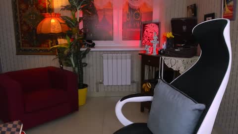 Vivien online show from 01-25-25, 12:05