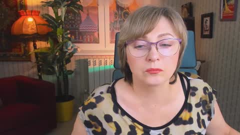 Vivien online show from 02-05-25, 09:04