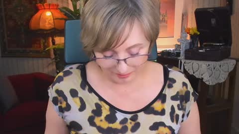 Vivien online show from 02-05-25, 06:15