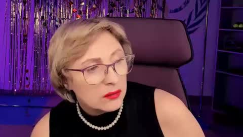 Vivien online show from 02-22-25, 06:19