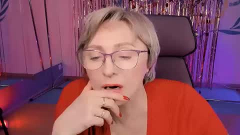 Vivien online show from 02-28-25, 04:20