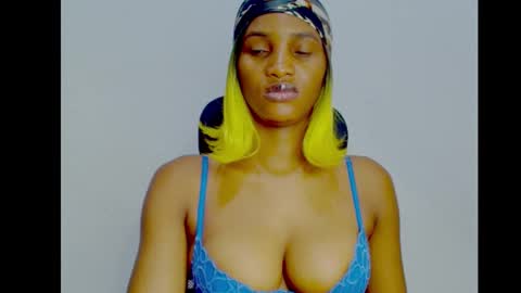 Snapshot of sugax_cuntwetxx chatting on 09-22-25, 11:18 Ivy online show from 09-22-25, 11:18
