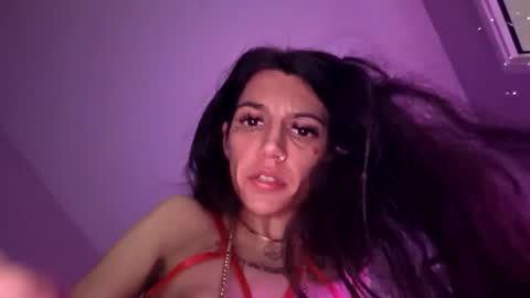Snapshot of suki_with_the_good_coochie chatting on 01-08-26, 10:28 Asian and a white online show from 01-08-26, 10:28