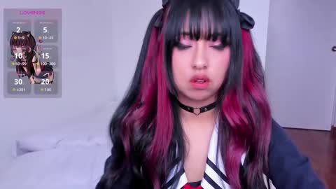 Nicolle  online show from 01-16-26, 04:33