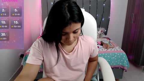 Snapshot of sumermoore chatting on 02-06-25, 12:43 llll online show from 02-06-25, 12:43