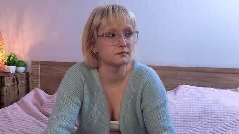 Snapshot of sumikomanes chatting on 12-01-25, 09:25 Karen online show from 12-01-25, 09:25