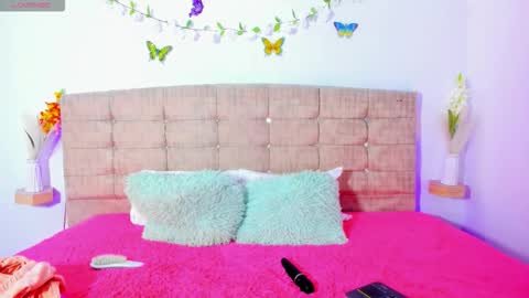 Snapshot of summer_girls01 chatting on 03-05-26, 11:34 summer_girls01 online show from 03-05-26, 11:34