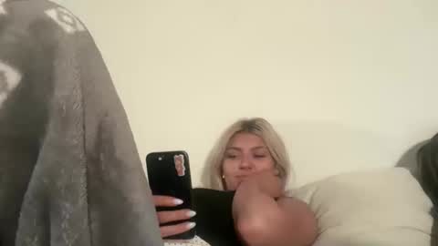 Snapshot of summerclarke2 chatting on 09-23-25, 05:27 summerclarke2 online show from 09-23-25, 05:27