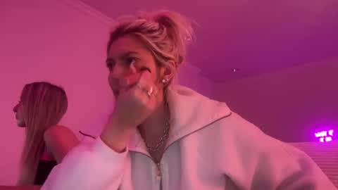 Snapshot of summerclarke2 chatting on 09-26-25, 05:28 summerclarke2 online show from 09-26-25, 05:28