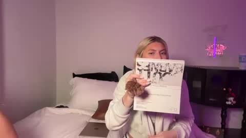 Snapshot of summerclarke2 chatting on 09-29-25, 07:30 summerclarke2 online show from 09-29-25, 07:30