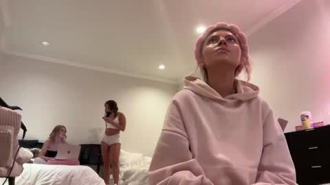 Snapshot of summerclarke2 chatting on 10-09-25, 06:06 summerclarke2 online show from 10-09-25, 06:06