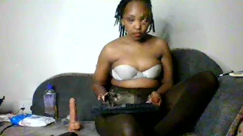 Snapshot of summerdivah chatting on 06-29-26, 03:01 divah online show from 06-29-26, 03:01