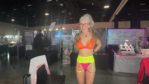 Hi Im Sunnie - Next show Friday August 1 online show from 11-09-25, 08:18