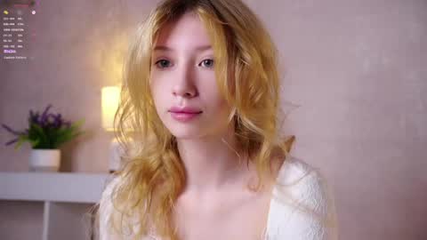 Snapshot of sunnmoonn chatting on 05-29-26, 02:37 Lily online show from 05-29-26, 02:37