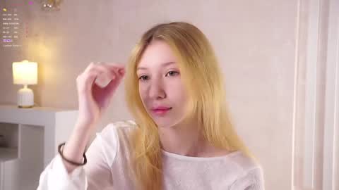 Snapshot of sunnmoonn chatting on 05-31-26, 02:35 Lily online show from 05-31-26, 02:35