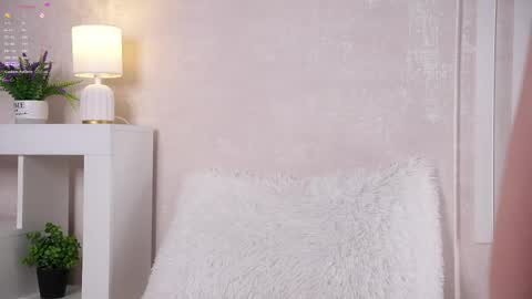 Snapshot of sunnmoonn chatting on 05-31-26, 06:09 Lily online show from 05-31-26, 06:09