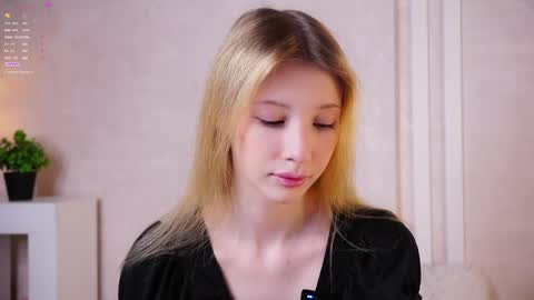 Snapshot of sunnmoonn chatting on 06-07-26, 03:16 Lily online show from 06-07-26, 03:16