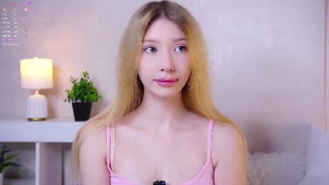 Snapshot of sunnmoonn chatting on 06-10-26, 02:49 Lily online show from 06-10-26, 02:49
