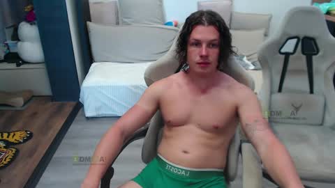 Snapshot of sunny1girl chatting on 06-05-26, 12:22 Alice and Sergey online show from 06-05-26, 12:22