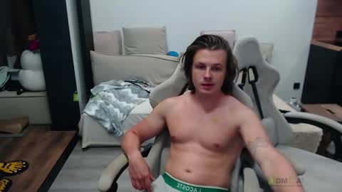 Snapshot of sunny1girl chatting on 06-07-26, 06:33 Alice and Sergey online show from 06-07-26, 06:33
