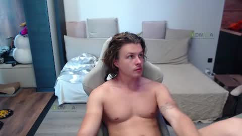 Snapshot of sunny1girl chatting on 06-10-26, 08:24 Alice and Sergey online show from 06-10-26, 08:24