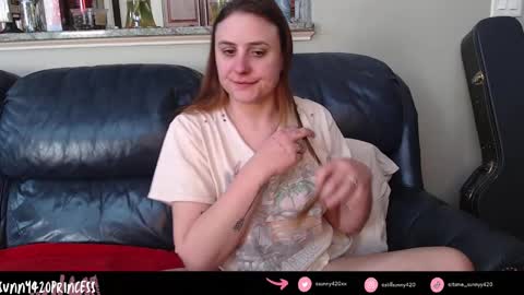 Snapshot of sunny420princess chatting on 02-20-25, 01:30 Sunny420 online show from 02-20-25, 01:30