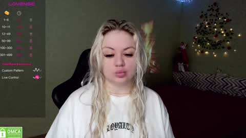 Snapshot of sunny_mood chatting on 12-24-24, 06:28 sunny mood online show from 12-24-24, 06:28