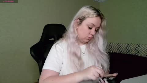 Snapshot of sunny_mood chatting on 01-03-25, 09:47 sunny mood online show from 01-03-25, 09:47