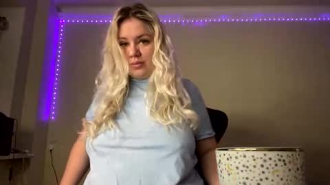 Snapshot of sunny_mood chatting on 01-09-25, 06:04 sunny mood online show from 01-09-25, 06:04