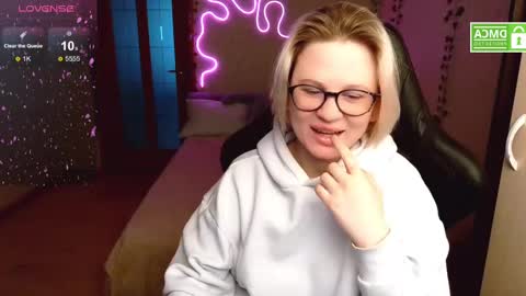 Snapshot of sunny_mood chatting on 03-10-25, 04:38 sunny mood online show from 03-10-25, 04:38