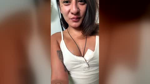 Snapshot of sunnybluee chatting on 05-31-26, 01:07 sunnybluee online show from 05-31-26, 01:07