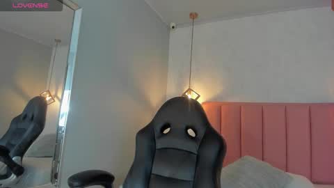  S U N N Y online show from 10-25-25, 12:34